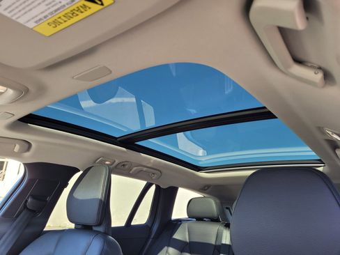 Certified 2025 Volvo V60 B5 Cross Country Plus image 27