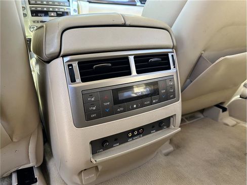 Used 2013 Lexus LX 570 4WD w/ Luxury Pkg image 19