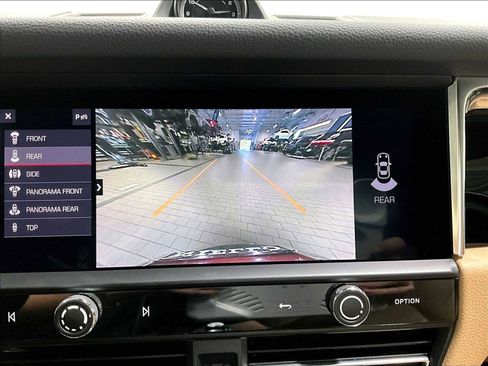 Used 2024 Porsche Macan image 21