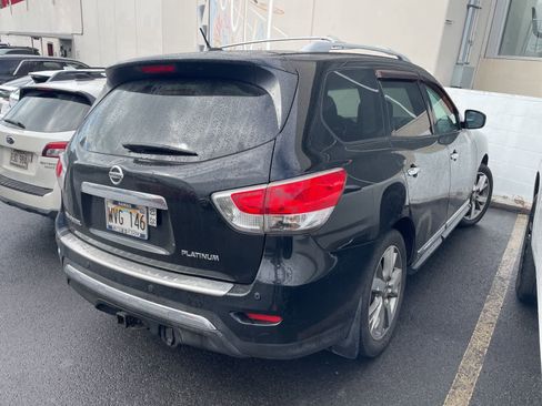 Used 2015 Nissan Pathfinder Platinum w/ Family Entertainment Package image 4