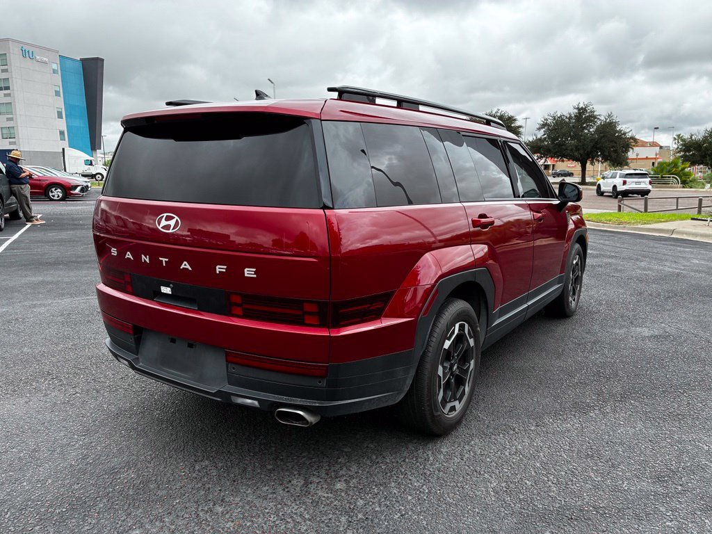 Used 2025 Hyundai Santa Fe SEL FWD image 5