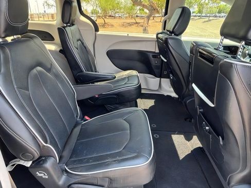 Used 2022 Chrysler Pacifica Limited w/ Uconnect Theater Family Group AWD/4WD image 29
