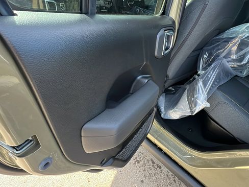 New 2026 Jeep Gladiator Sport image 18