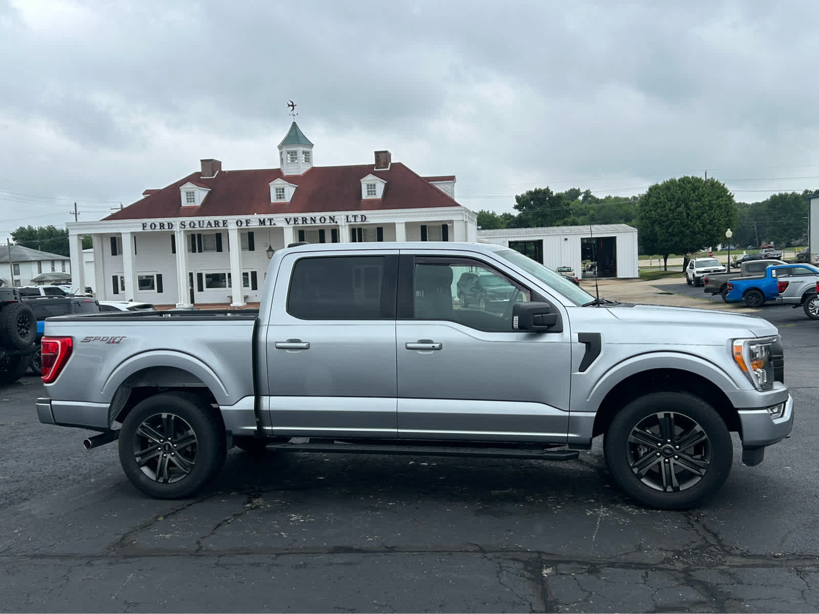 Used 2022 Ford F150 XLT w/ Equipment Group 302A High AWD/4WD image 4