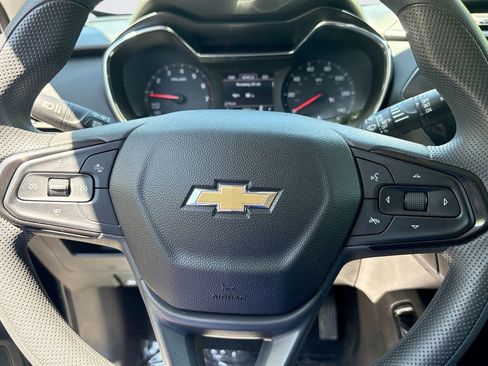 Used 2022 Chevrolet TrailBlazer LT w/ Convenience Package FWD image 19