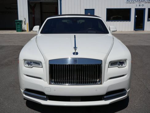 Used 2017 Rolls-Royce Dawn image 2