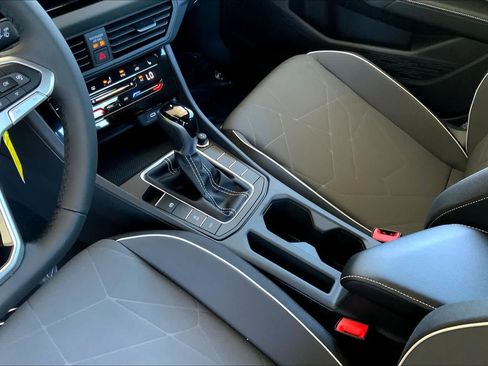 Used 2026 Volkswagen Jetta Sport FWD image 7