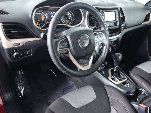 Used 2016 Jeep Cherokee Sport AWD/4WD image 9