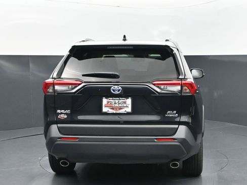 Used 2023 Toyota RAV4 XLE Premium AWD/4WD image 5