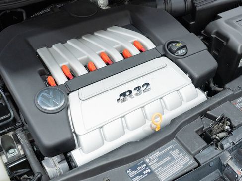 Used 2004 Volkswagen R32 AWD/4WD image 45