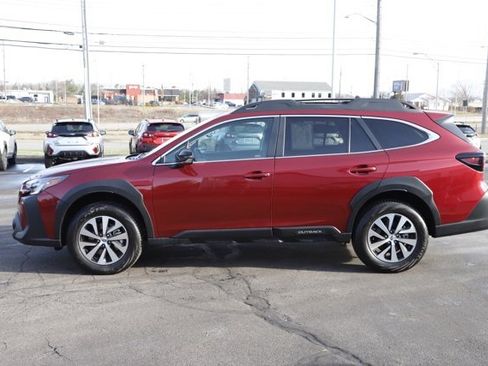 Used 2025 Subaru Outback Premium w/ Popular Package #1A image 10