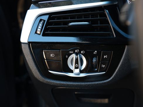 Used 2017 BMW 540i xDrive image 54