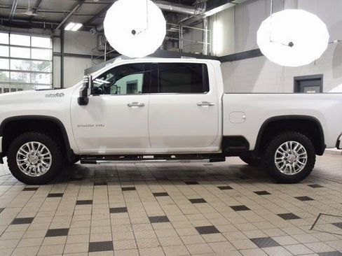 Used 2022 Chevrolet Silverado 2500 High Country w/ Safety Package II image 3