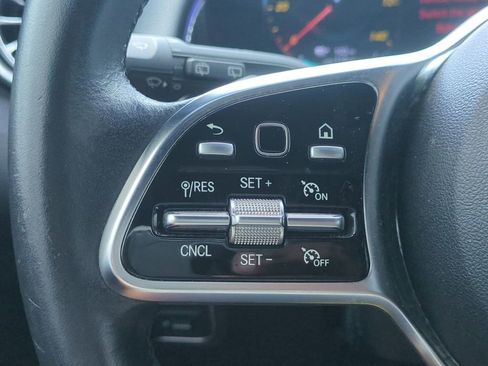 Used 2023 Mercedes-Benz EQB 300 4MATIC image 27