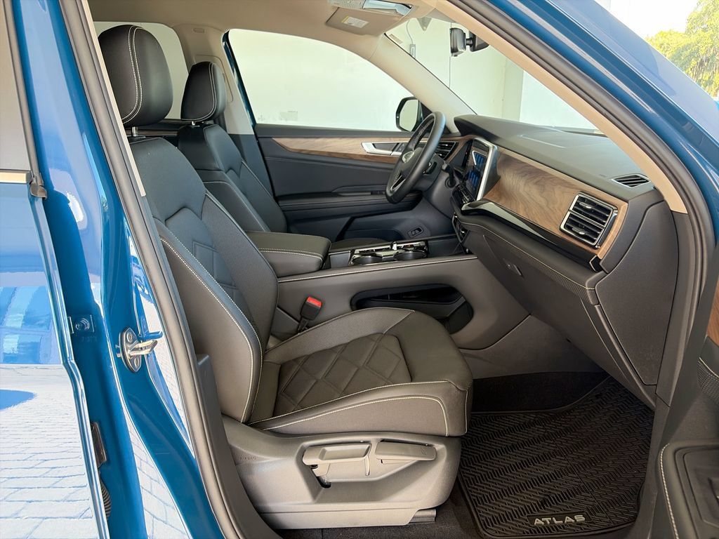 Certified 2026 Volkswagen Atlas SE FWD image 29