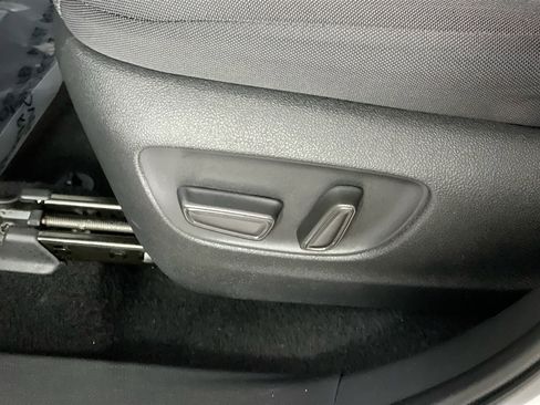 Used 2022 Toyota Highlander LE image 16