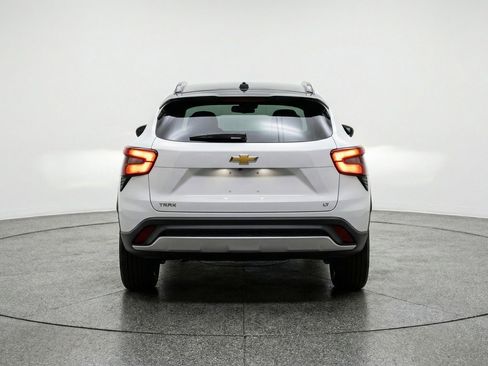 Used 2025 Chevrolet Trax LT w/ LT Convenience Package FWD image 7
