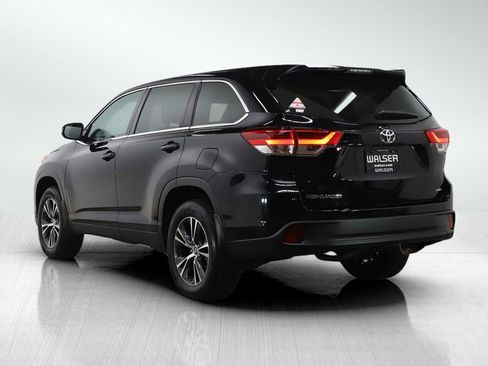 Used 2019 Toyota Highlander LE image 3