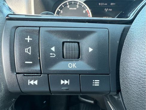Used 2023 Nissan Rogue SV w/ SV Premium B Package FWD image 43