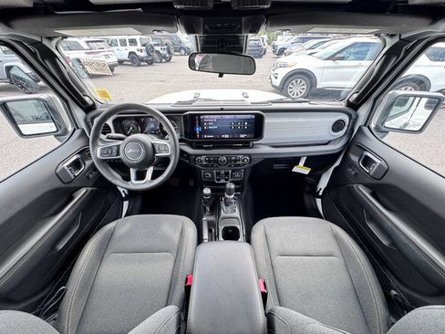 Used 2025 Jeep Wrangler Unlimited Sahara AWD/4WD image 10