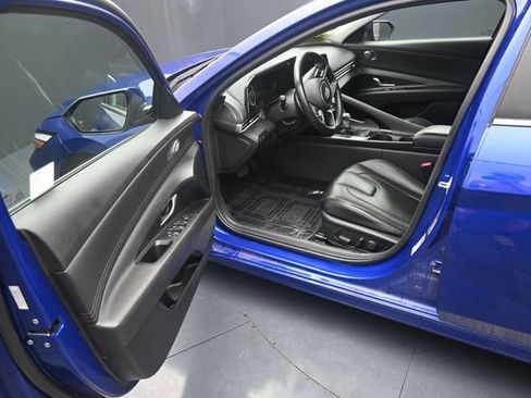 Used 2024 Hyundai Elantra Limited FWD image 12