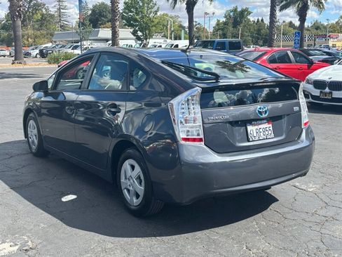 Used 2010 Toyota Prius III image 5