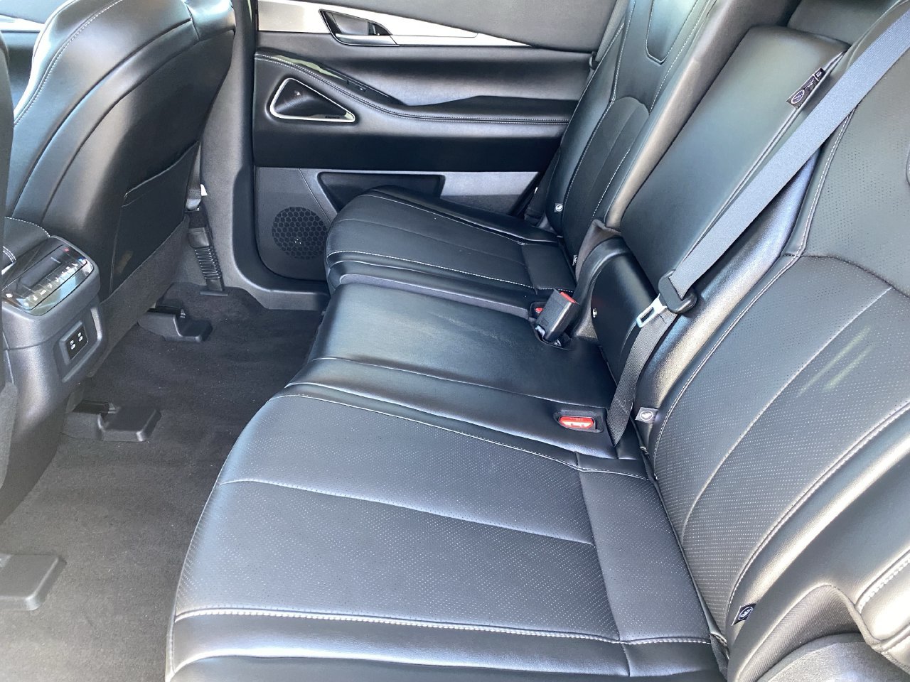 Certified 2027 INFINITI QX60 Luxe w/ Cargo Package FWD image 16