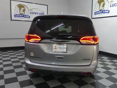 Used 2018 Chrysler Pacifica Limited w/ Advanced Safetytec Group FWD image 8