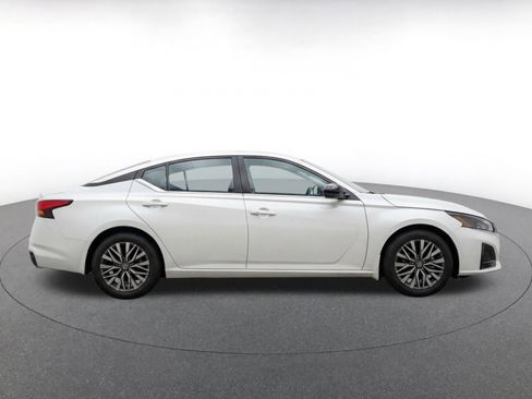 Used 2025 Nissan Altima 2.5 SV FWD image 10