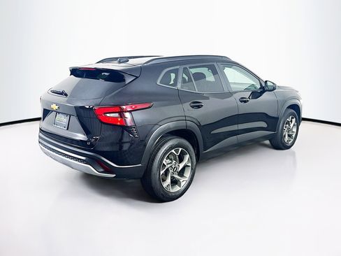 Used 2025 Chevrolet Trax LT w/ LT Convenience Package image 9