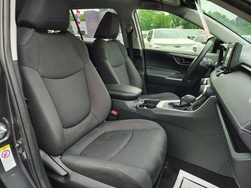 Used 2019 Toyota RAV4 LE w/ Carpet Mat Package FWD image 18