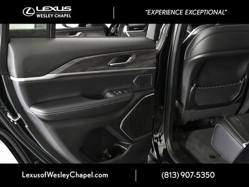 Used 2024 Jeep Grand Cherokee Limited w/ Black Appearance Package image 21