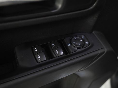 Used 2020 Chevrolet Silverado 1500 Custom w/ Custom Max Trailering Package AWD/4WD image 18