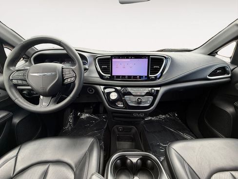 Used 2023 Chrysler Pacifica Touring-L w/ S Appearance Package FWD image 11