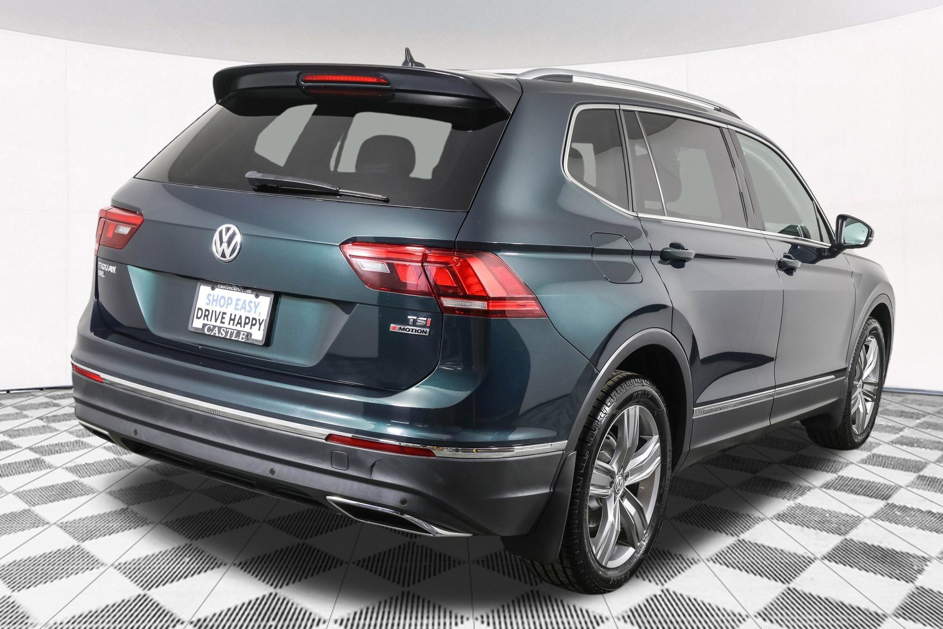 Used 2018 Volkswagen Tiguan SEL Premium AWD/4WD image 13