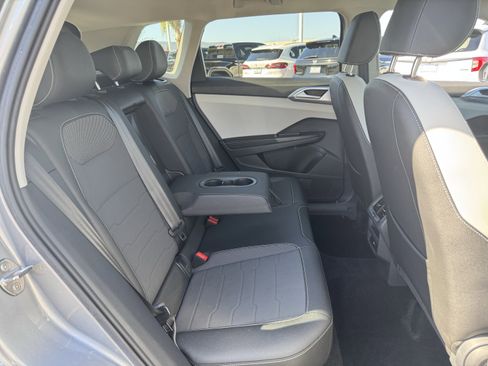 Used 2025 Volkswagen Taos SE image 34