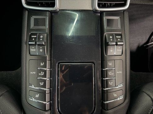 Used 2016 Porsche Panamera S image 23
