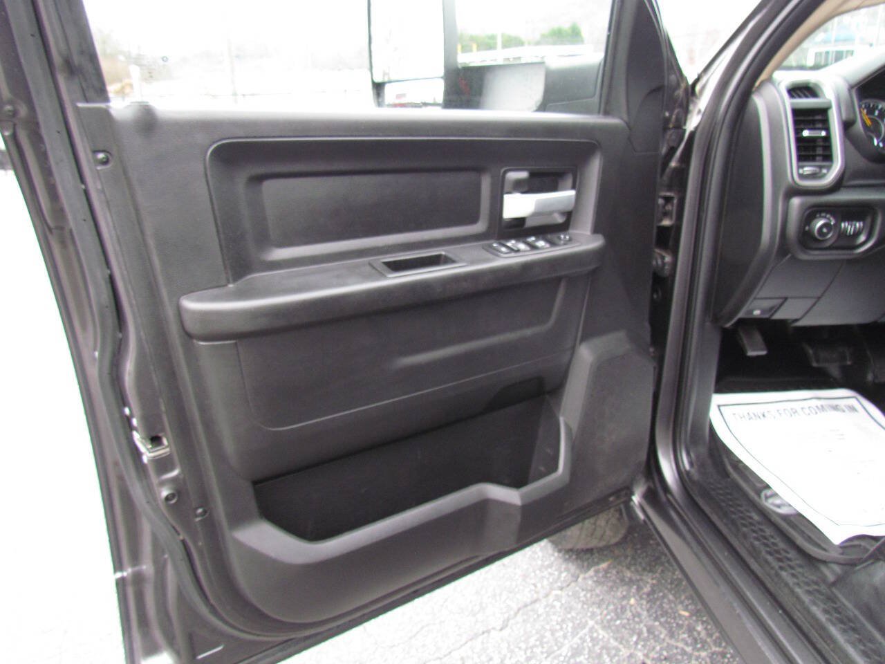 Used 2019 RAM 3500 Tradesman w/ Chrome Appearance Group AWD/4WD image 9