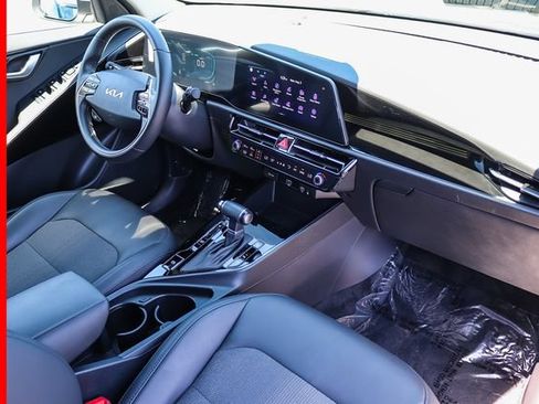 Certified 2025 Kia Niro EX FWD image 19