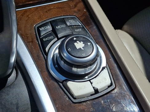 Used 2013 BMW 740Li RWD image 27