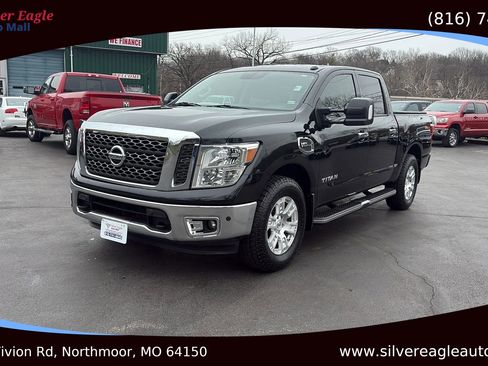 Used 2017 Nissan Titan SV image 1
