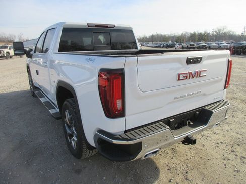 New 2026 GMC Sierra 1500 SLT image 9