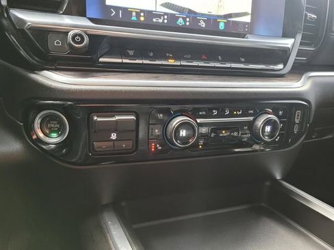 Certified 2025 Chevrolet Silverado 2500 LTZ w/ LTZ Convenience Package image 28