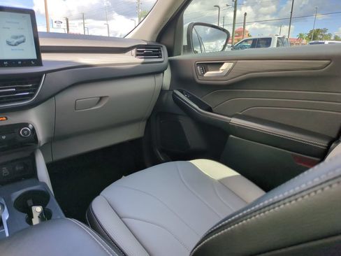 Used 2026 Ford Escape SE w/ PHEV Premium Package FWD image 17