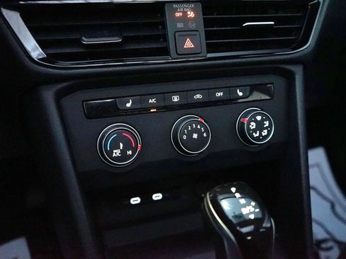 Used 2022 Volkswagen Taos SE image 24