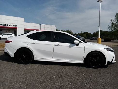 Used 2025 Toyota Camry SE w/ Convenience Package AWD/4WD image 2
