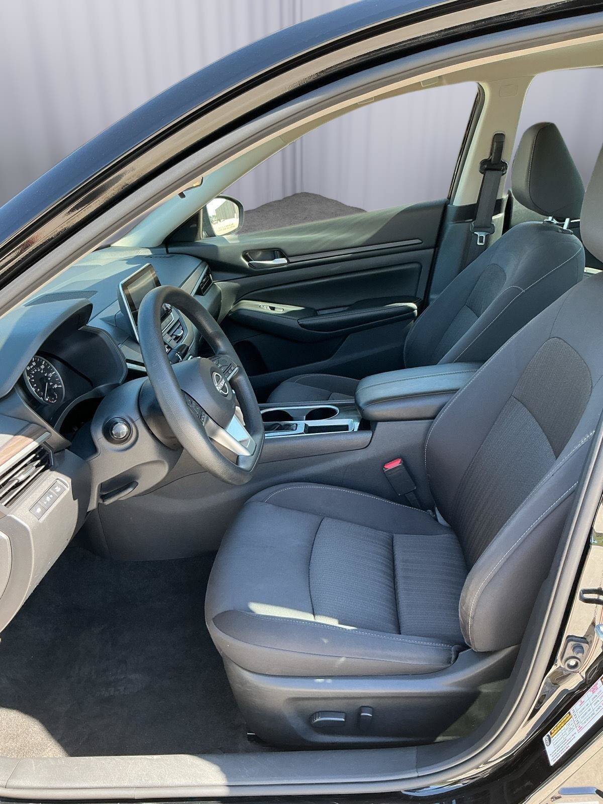 Used 2024 Nissan Altima 2.5 SV FWD image 16