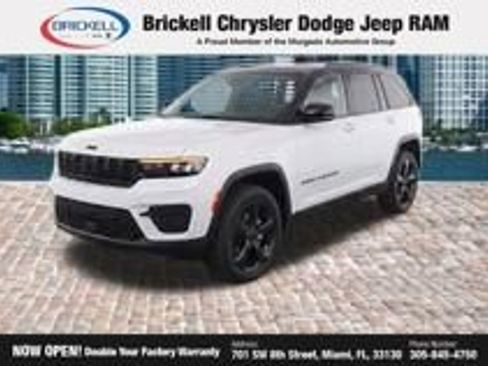 Used 2023 Jeep Grand Cherokee Altitude RWD image 32