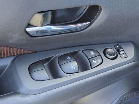 Used 2023 Nissan Kicks SR FWD image 13