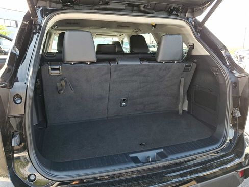 Used 2023 Toyota Highlander XLE AWD/4WD image 26